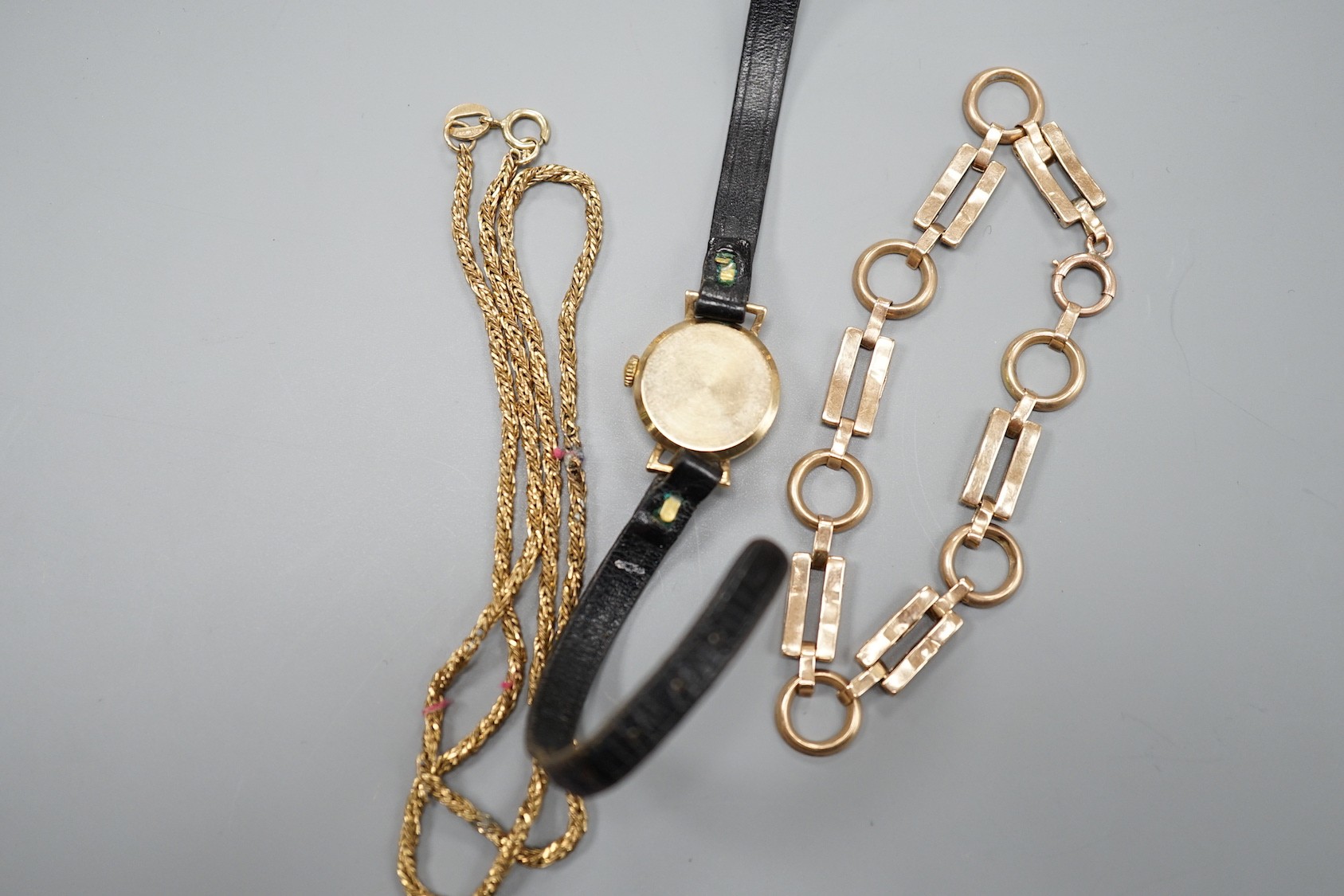 A 9ct bracelet, a 9kt necklace, 11.5 grams, and a lady's 9ct gold Smiths, manual wind wrist watch, on a leather strap, gross 9.2 grams.